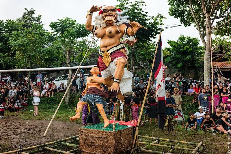 Парад ого ого. Парад ОГО ОГО на Бали. Демоны Бали. ОГО празднме праздник на Бали.