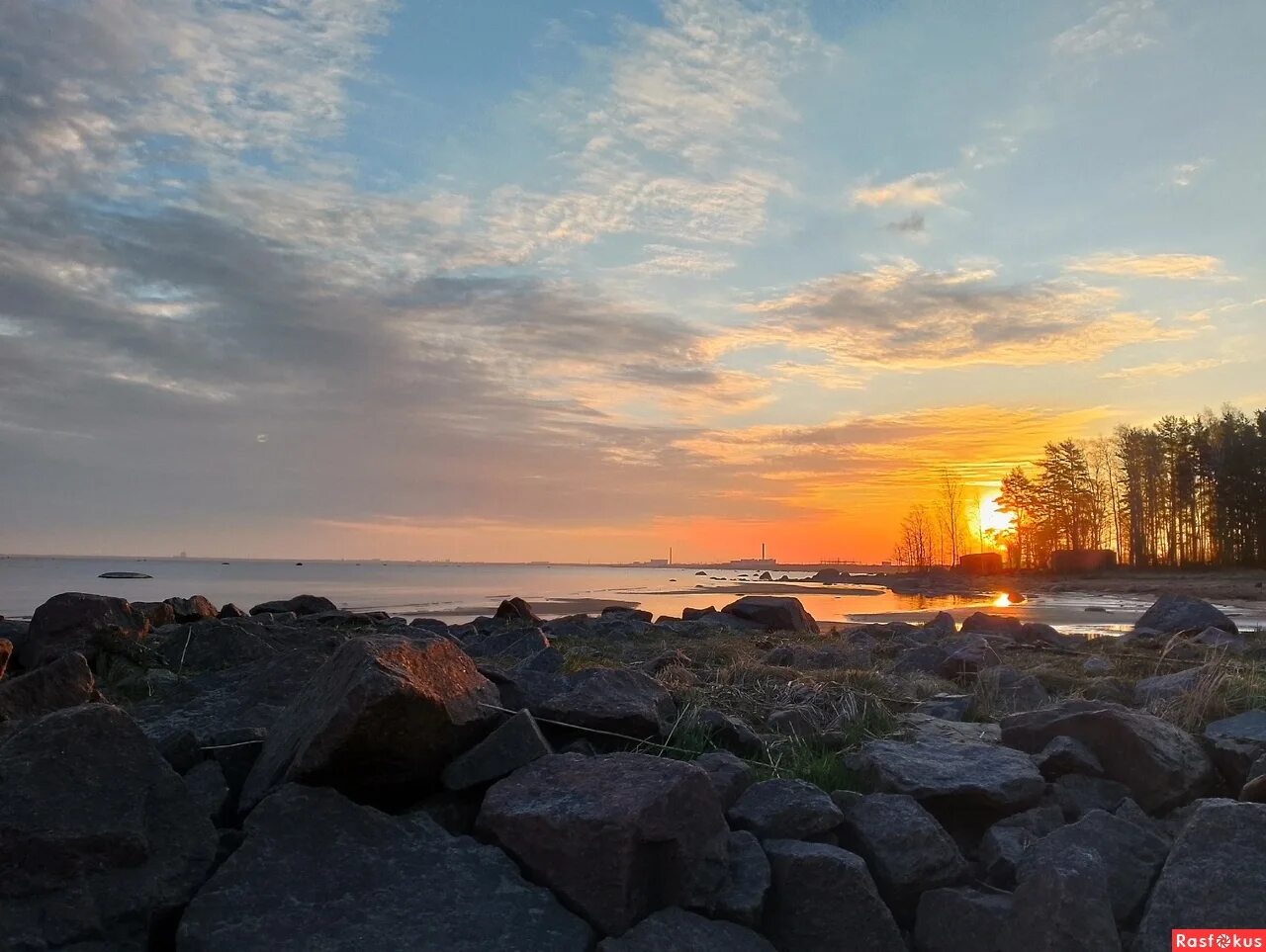 восход 25 декабря 2023. пейзаж рассвет. восход 25 декабря 2023. меркурий и венера на небе. восход солнца в декабре.