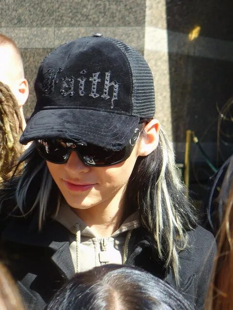 Билл и том каулитц 2023. Tom kaulitz 2009. Tom kaulitz 2010. Tom kaulitz 2009. Том каулитц кепка.