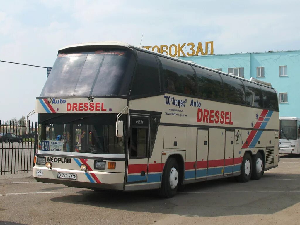 Автовокзал актобе. Автобус Неоплан 117/3. Neoplan n 4426. Автовокзал Сапар Актобе. Neoplan n117 Spaceliner чертеж.