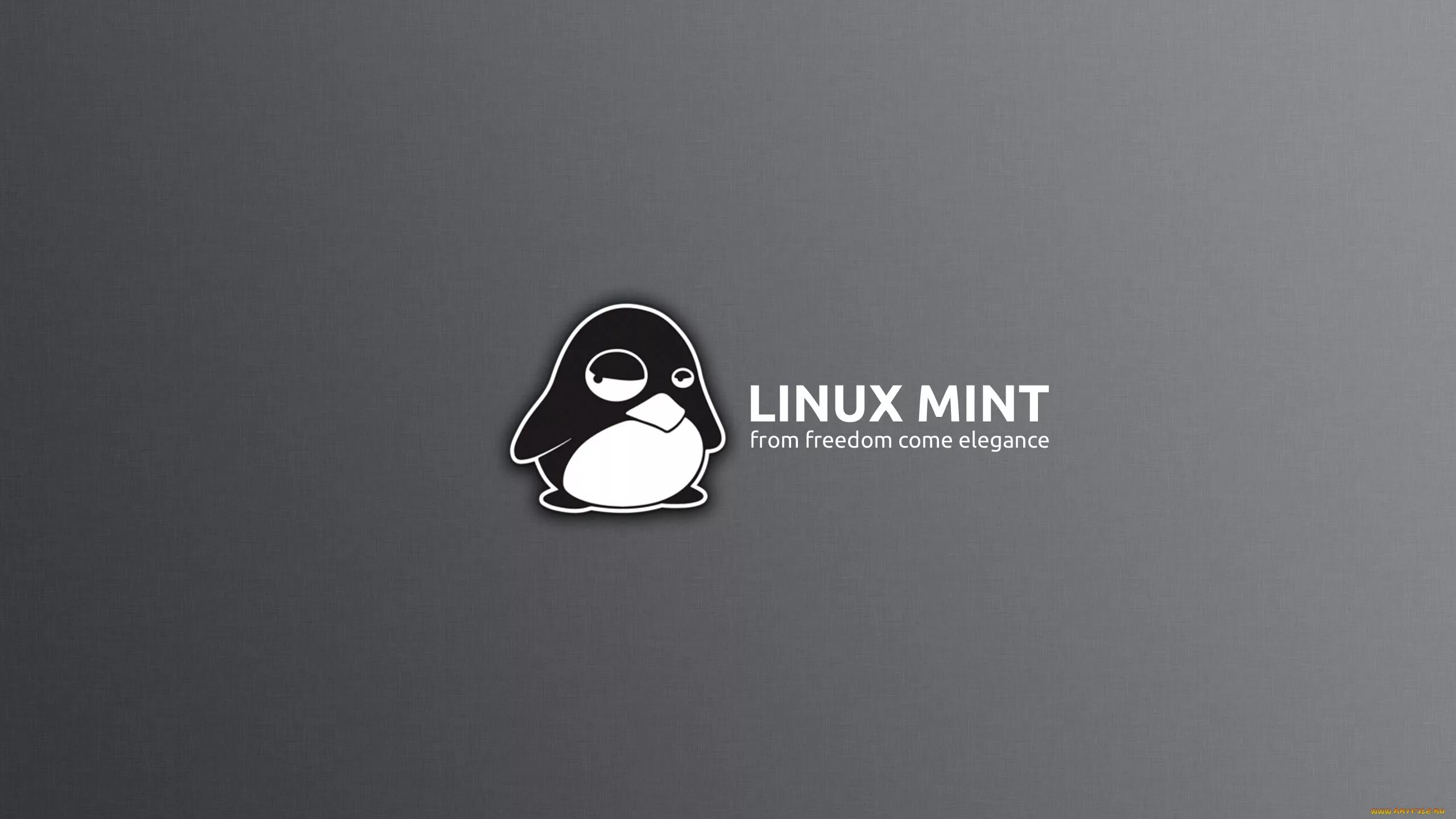 Пингвин линукс на черном фоне. Заставка linux. фон рабочего стола linux. картинки линукс. linux логотип.