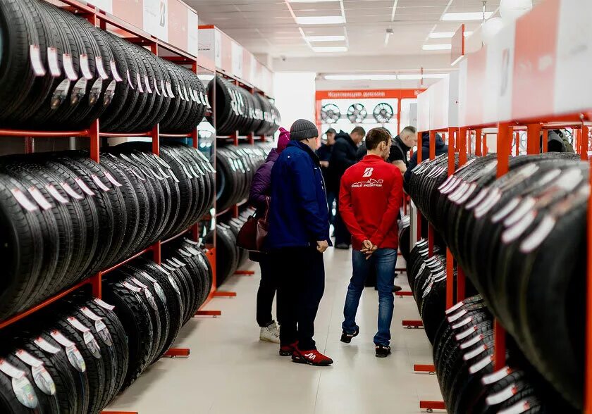 резина автомобильная. шинный двор, минусинск. покрышка автомобильная. колеса даром уфа интернациональная 99. ценник на шины.