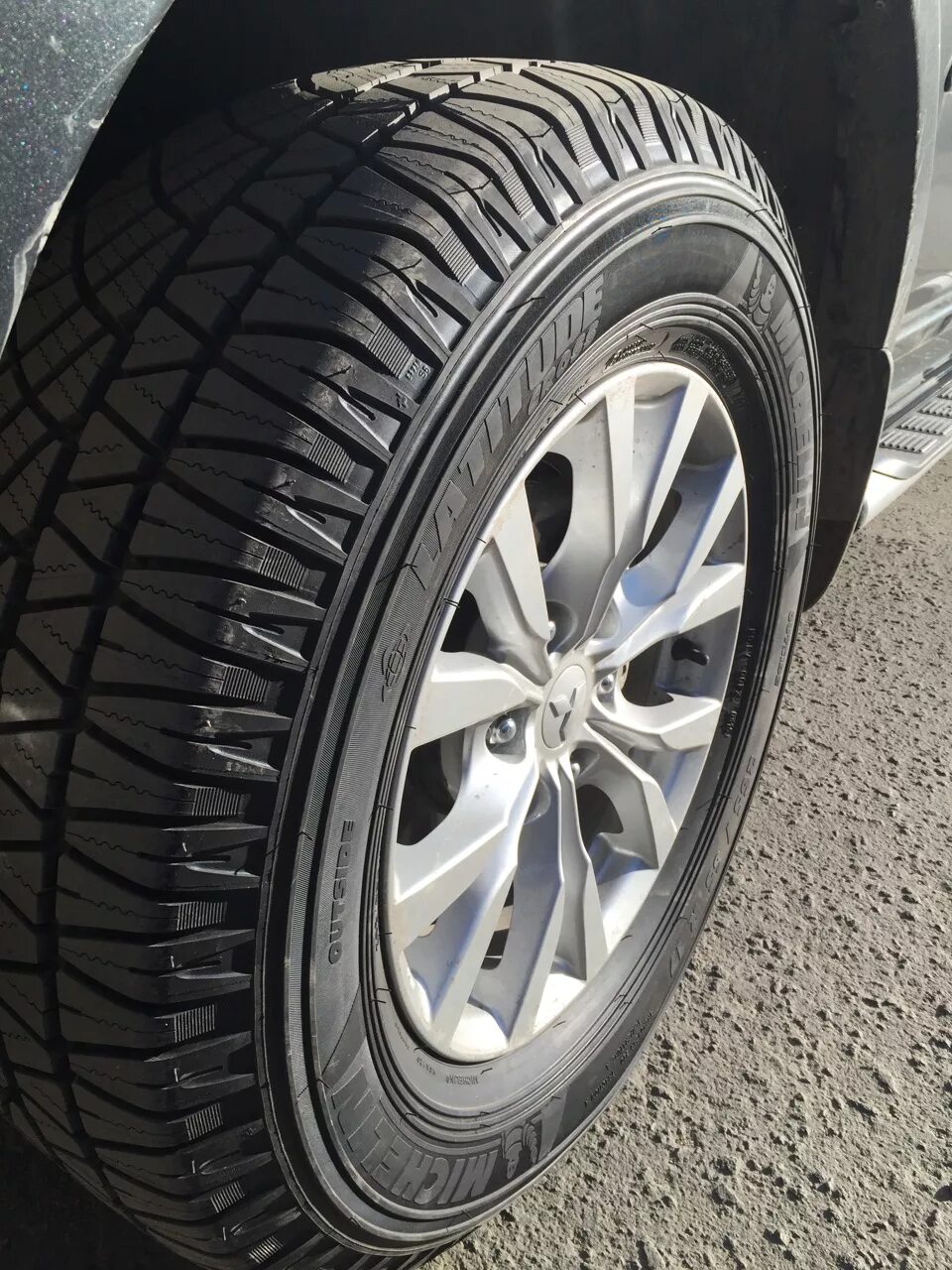 Michelin latitude r17. Michelin Latitude Cross r17. Мишлен Латитуде кросс 265/65 r17. 265 65 17 Michelin Latitude Cross. Michelin 265/65r17 112h Latitude Cross.