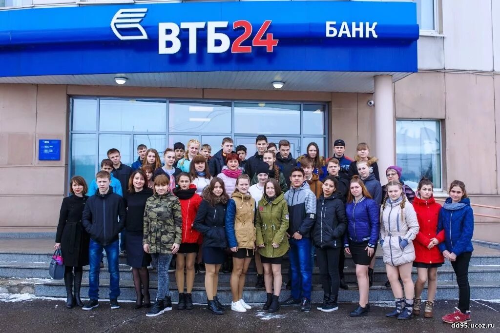 втб банк одежда сотрудников. втб пмэф 2022. втб. клиент в банке. форма сотрудников втб банка.