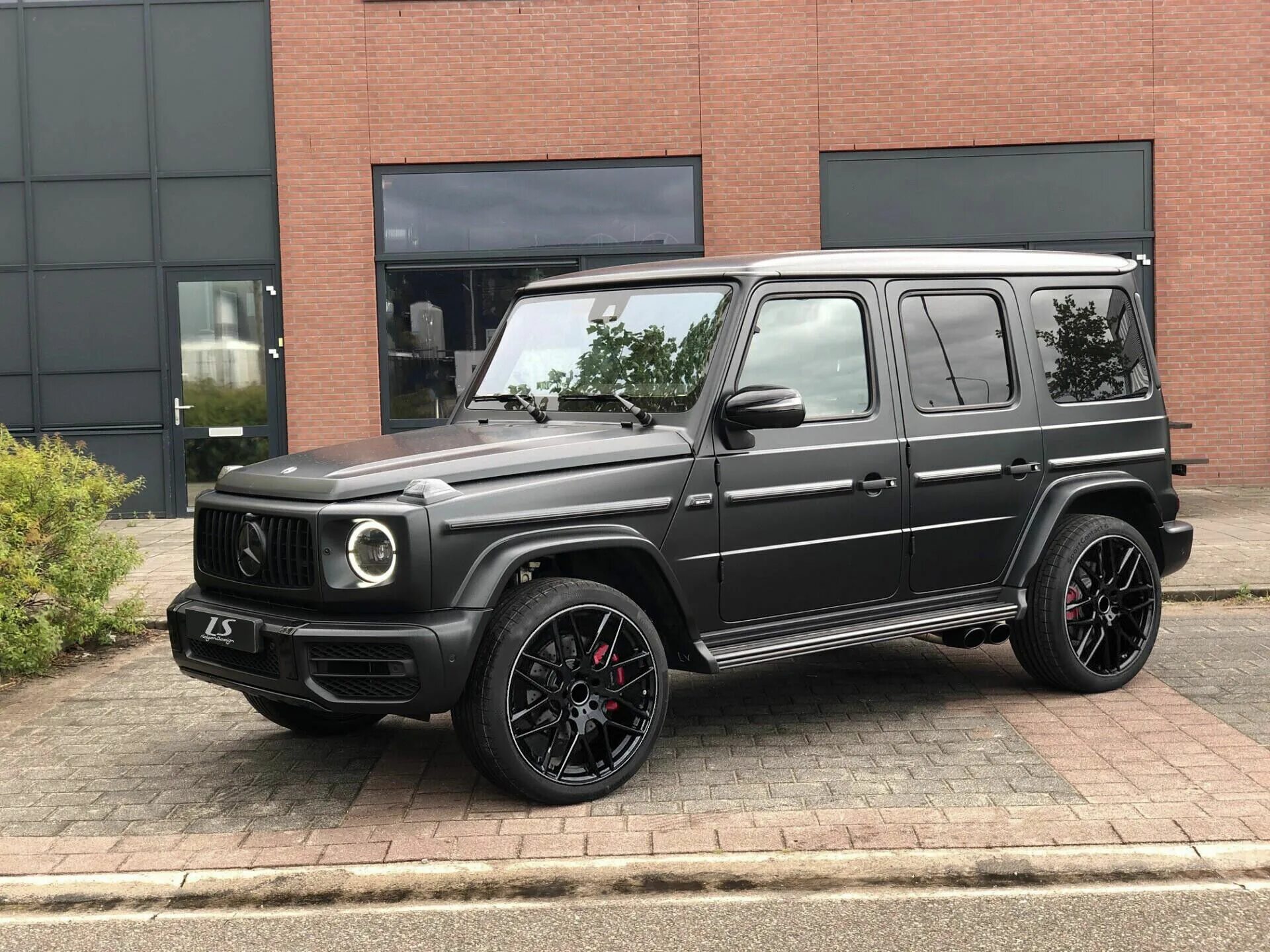Tommy mercedes g63. Tommy mercedes g63. Мерседес гелендваген 63 amg. Tommy mercedes g63. Mercedes benz g63 белый.
