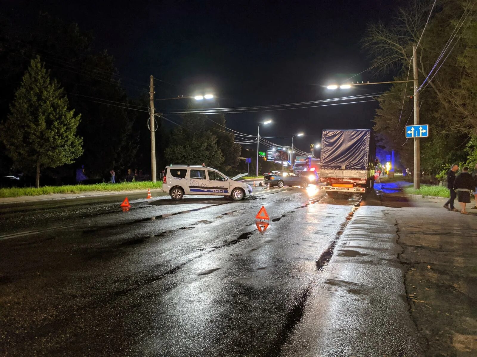 Что произошло в орле сегодня ночью. Орёл авария на Карачевском шоссе в Орле. ДТП В Орле сегодня на Карачевском шоссе. Орел ДТП сегодня на Карачевском шоссе в Орле. Происшествия Орел и Орловская область в пятницу.