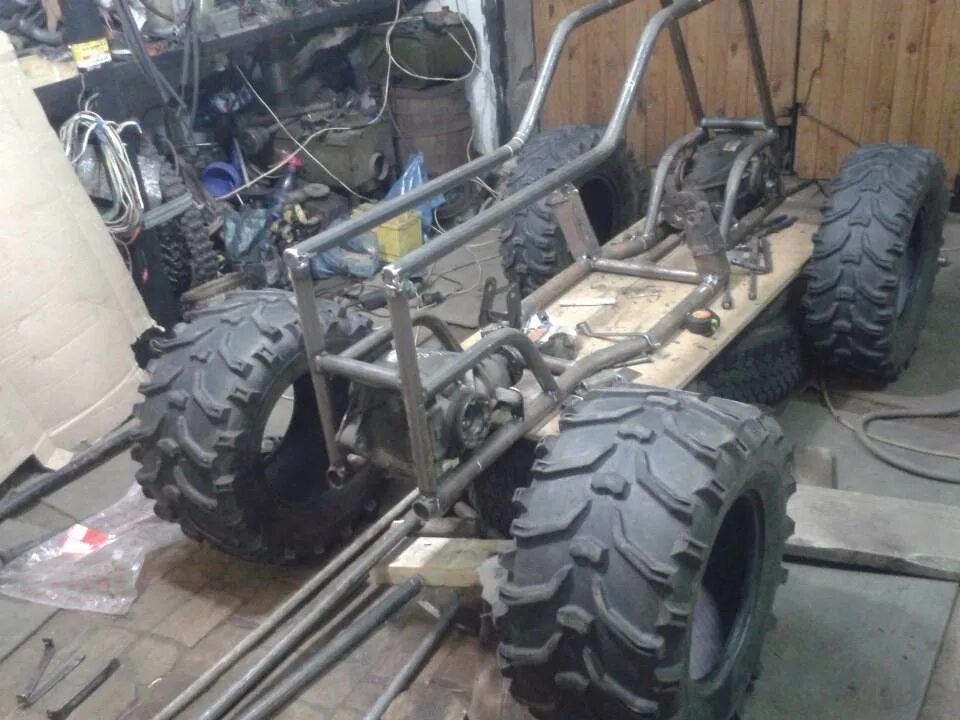 Самодельный квадроцикл 4x4. Полноприводный квадроцикл с двигателем ока. Квадроцикл из оки. Квадроцикл из ваз 2121 нива. Квадроцикл урал 4х4.
