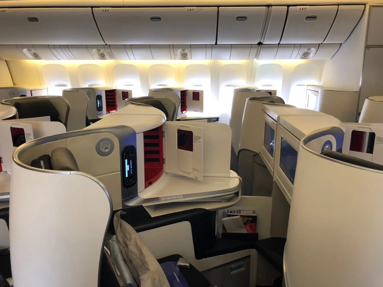Boeing 777-300er аэрофлот салон. Бизнес класс аэрофлот боинг 777. 777 бизнес. Boeing 777‑300er cathay pacific бизнес класс. 777 бизнес.