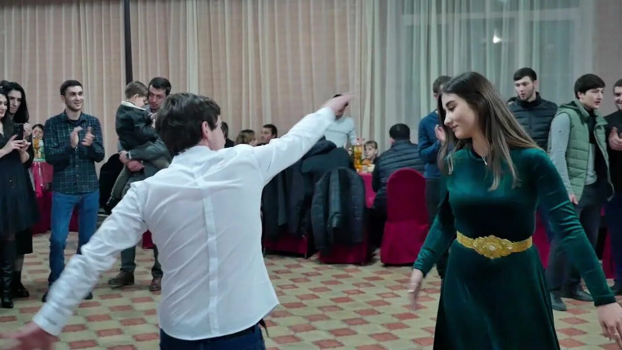 Танцы черкесск. Черкесска в танце. Свадьба в Адыгее джэгу. Грузинский джэгу. Адыгэ танцы 960 384,.