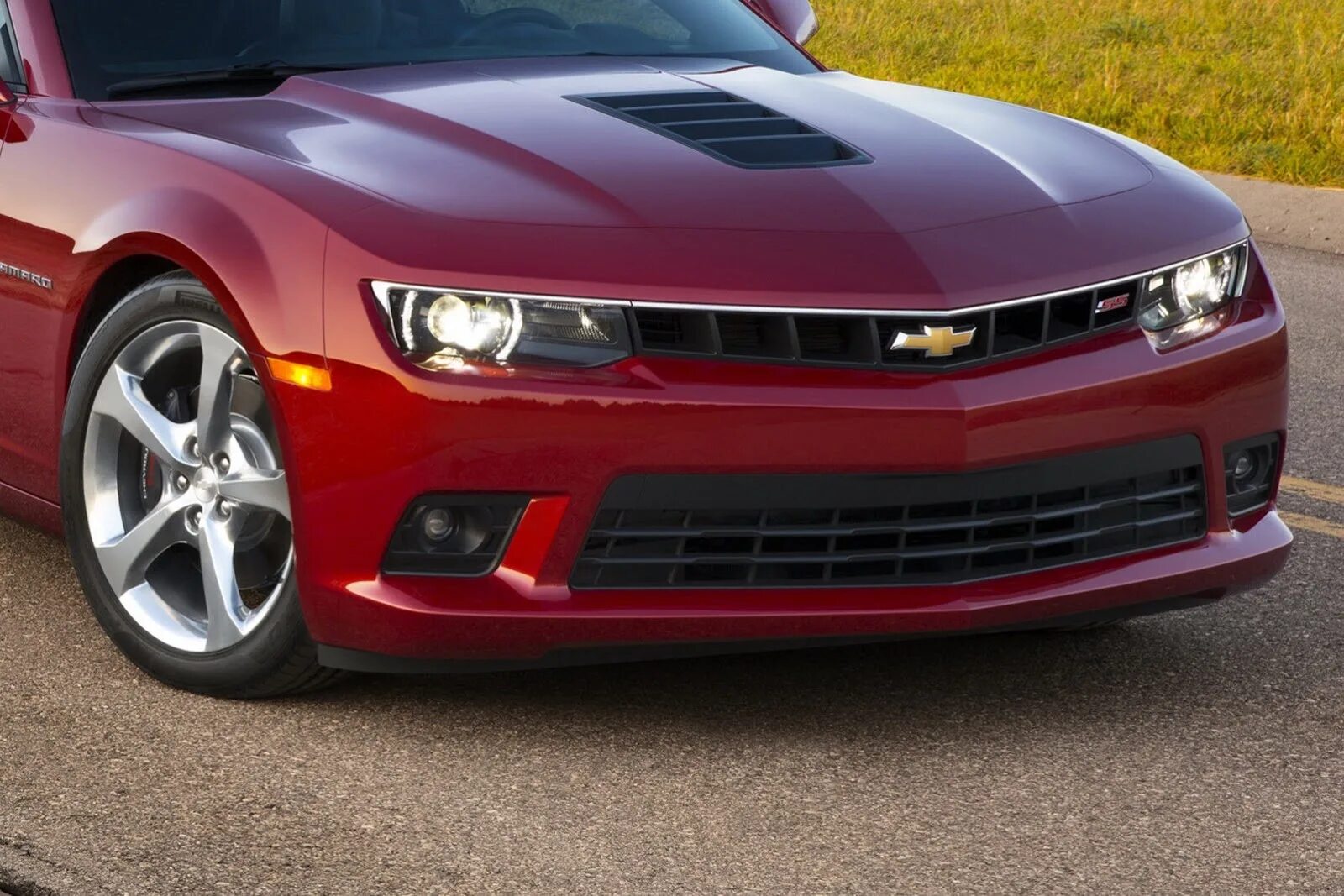 Как правильно шевроле. Шевроле камаро ss 2014. chevrolet camaro 2014. chevrolet camaro ss 2014 v8. красный шевроле камаро 2014 концепт.