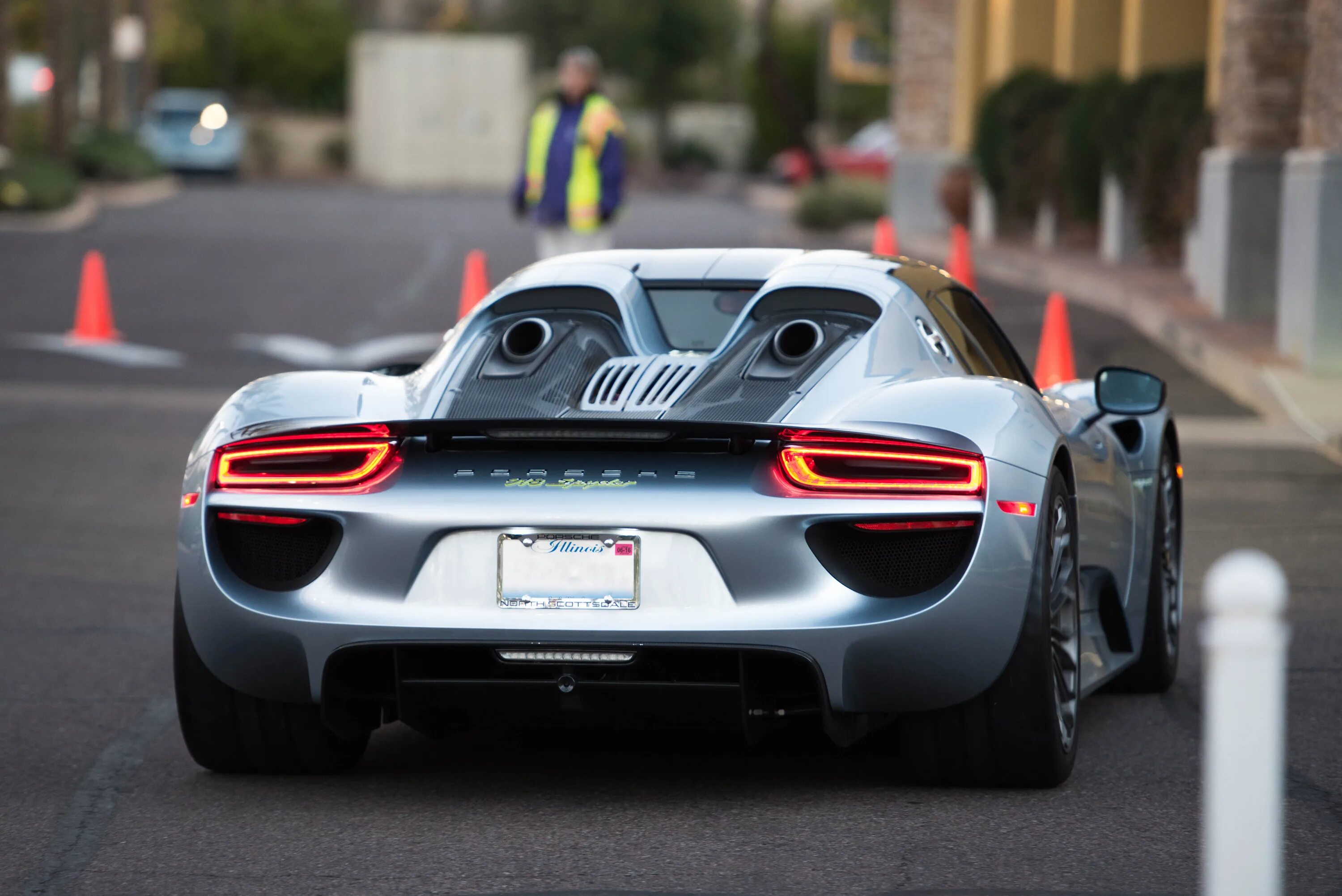 Porsche 918 цены. Porsche 918pyder. Порше 918. Порше 918 Spyder 2021. Порше Спайдер 918 скорость.