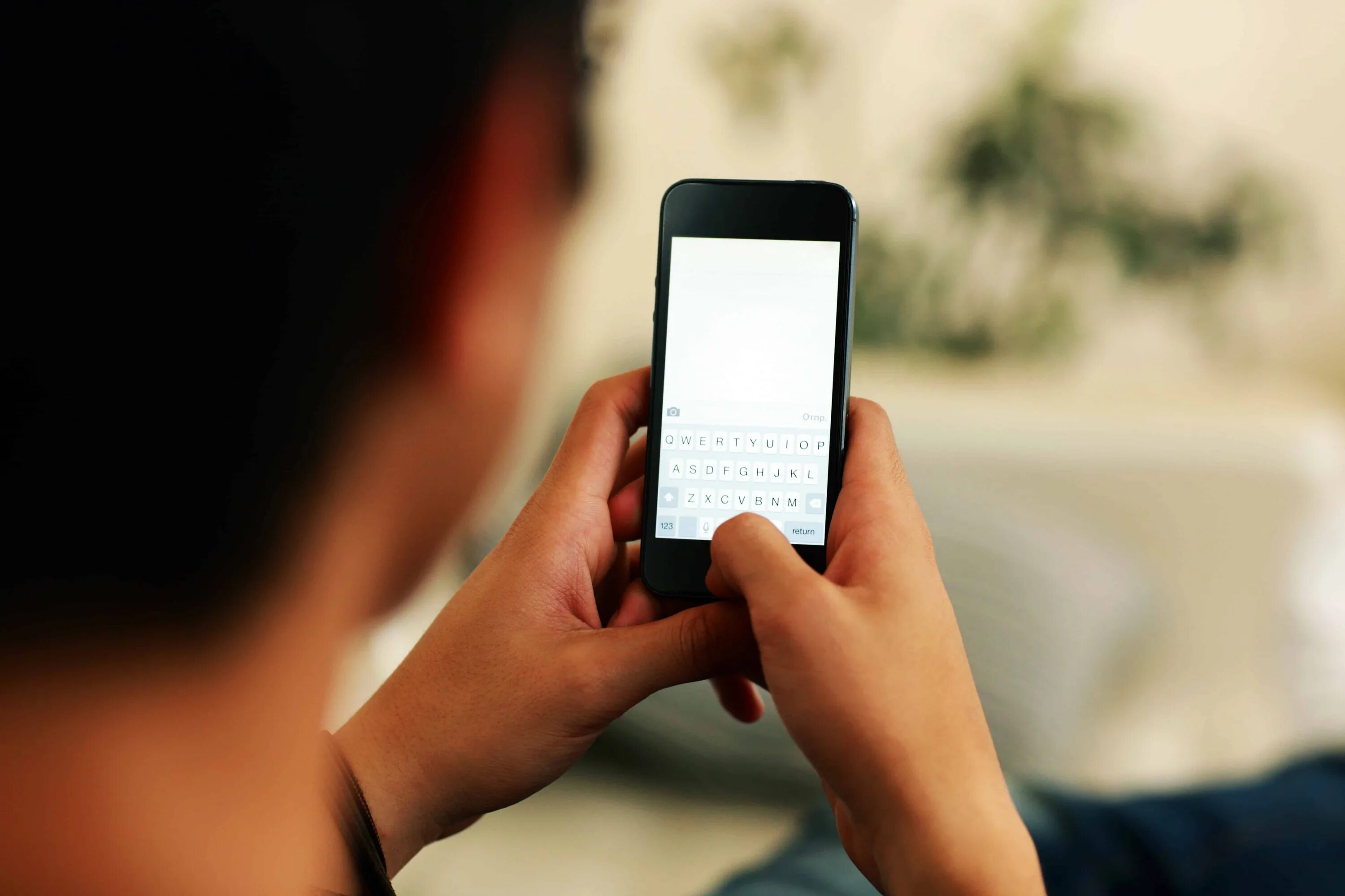 Поставь телефон на 8. Send text messages. Any texting app.