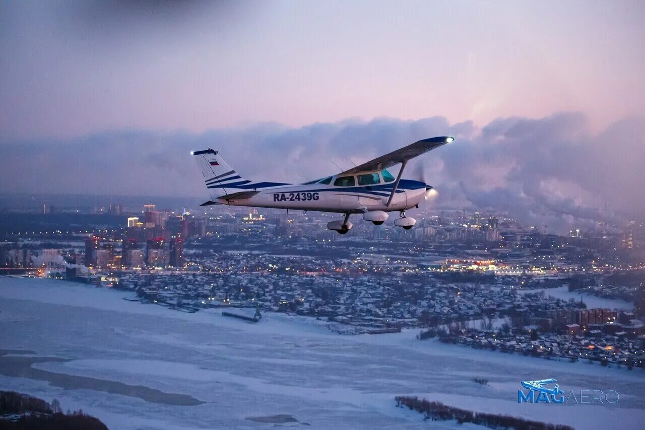 Полет над новосибирском. Полет самолета над городом. Полет над новосибирском. Обь зимой. Полет над новосибирском.