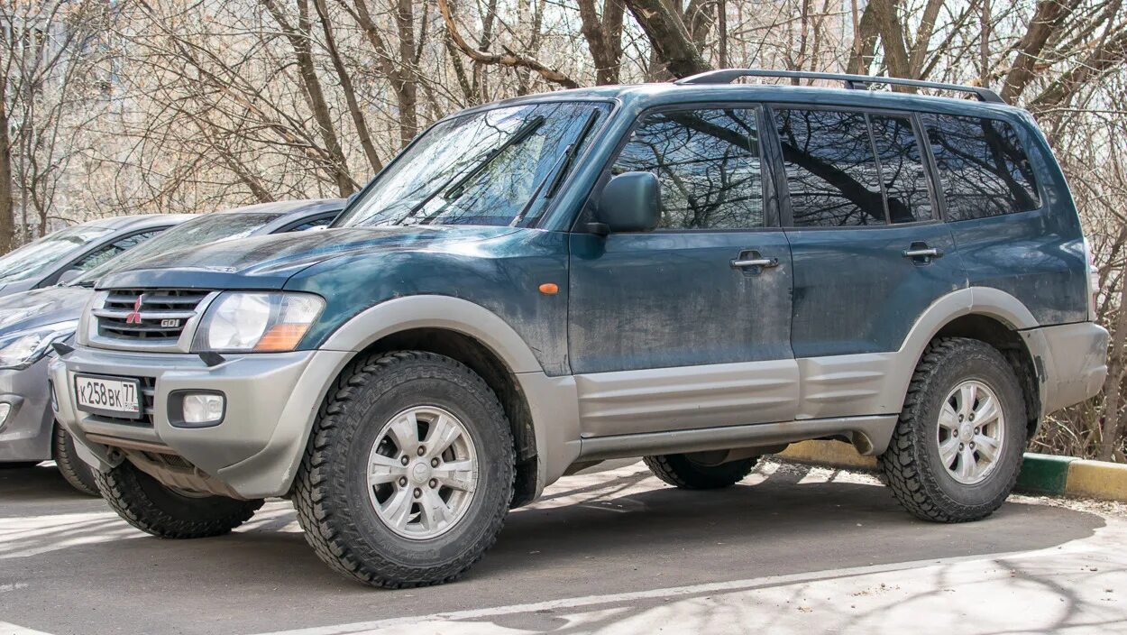 Pajero 3 поколения. Митсубиси Паджеро 3 поколения. Митсубиси Паджеро 3 GDI. Паджеро 3 3.5. Митсубиси Pajero 3 поколение.