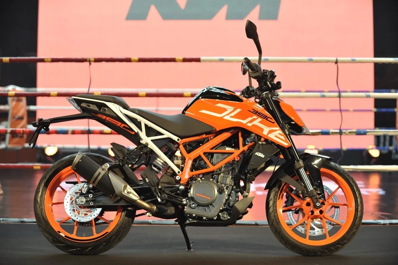 КТМ Дюк 400. КТМ Дюк 390. Мотоцикл KTM Duke 390. KTM 390 Duke супермото.