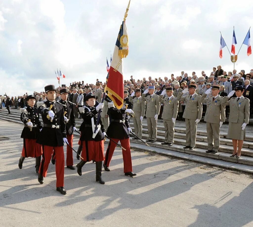 Парад во Франции 8 мая. Французский парад Победы. Парад Победы в США. 9 Мая во Франции.