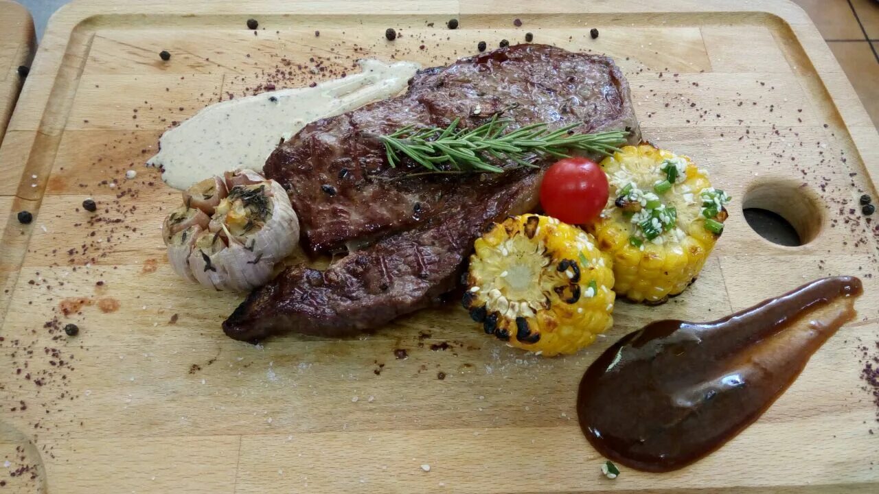 Рибай ролл стейк. Как приготовить чак ролл стейк. Чак роял стейк. Мраморная говядина чак ролл. Чак ролл стейк.