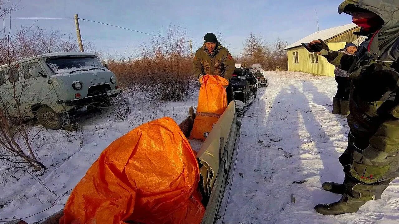 Рыбалка в Якутии 2020 2021. Рыбалка в Якутии 2020. Клевая рыбалка в Якутии 2020. Первый лед в Якутии рыбалка 2020.