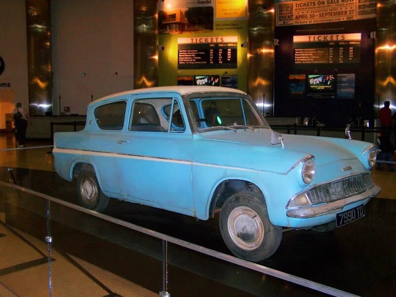 Машина уизли. Ford Anglia 105e.