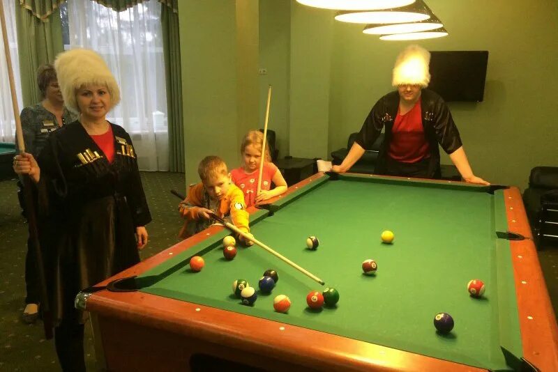 Белокуриха летний бассейн санатория. Развлекательная программа санаторий. Солнечный парк анимата аниматоры отель. Центр реабилитации тараскуль тюмень. Развлечения для детей.