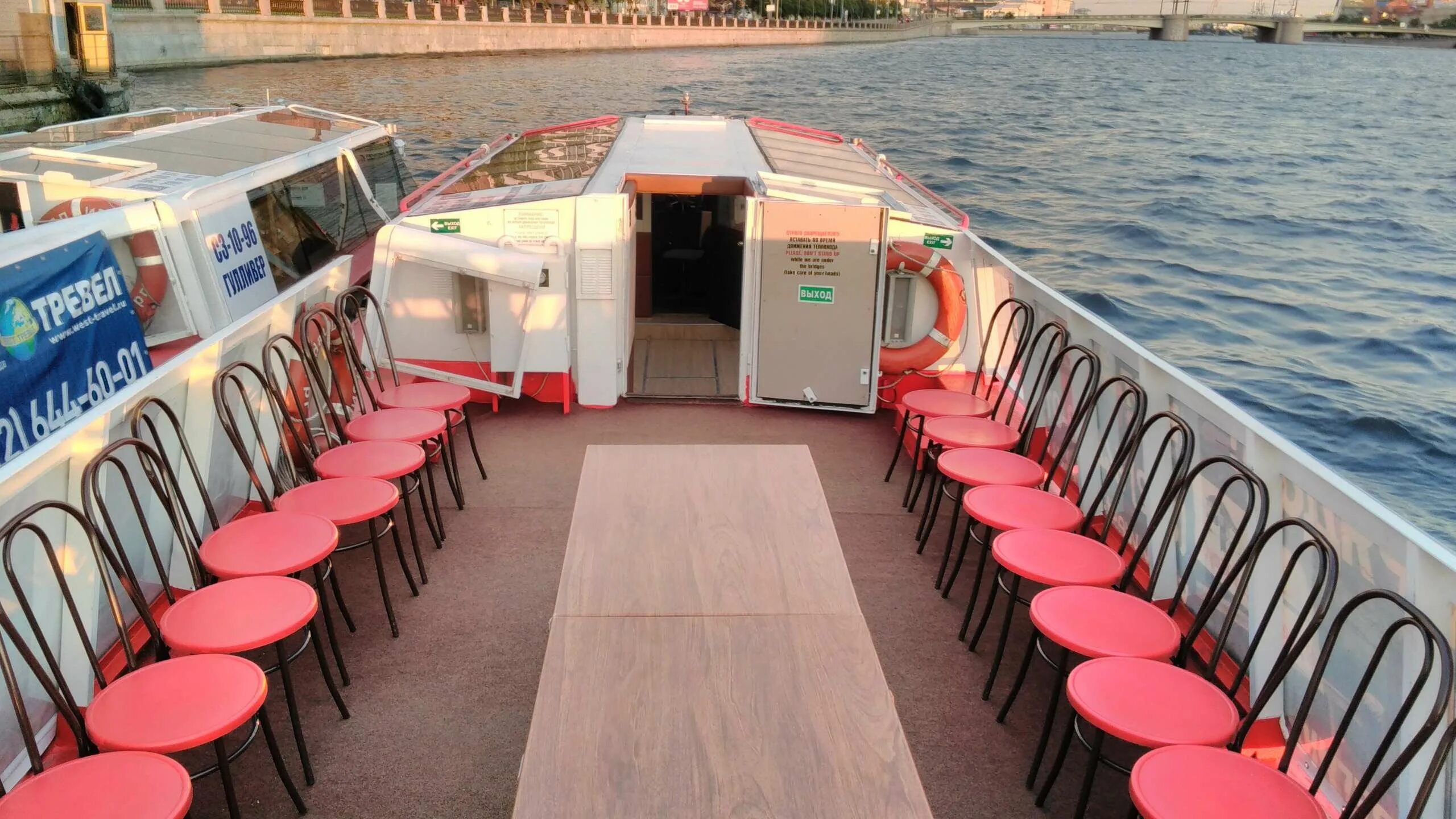 Флотилия рэдиссон речные трамвайчики. Теплоход рэдиссон по москве реке. Снять кораблик. Снять кораблик. Подставка для кораблика.