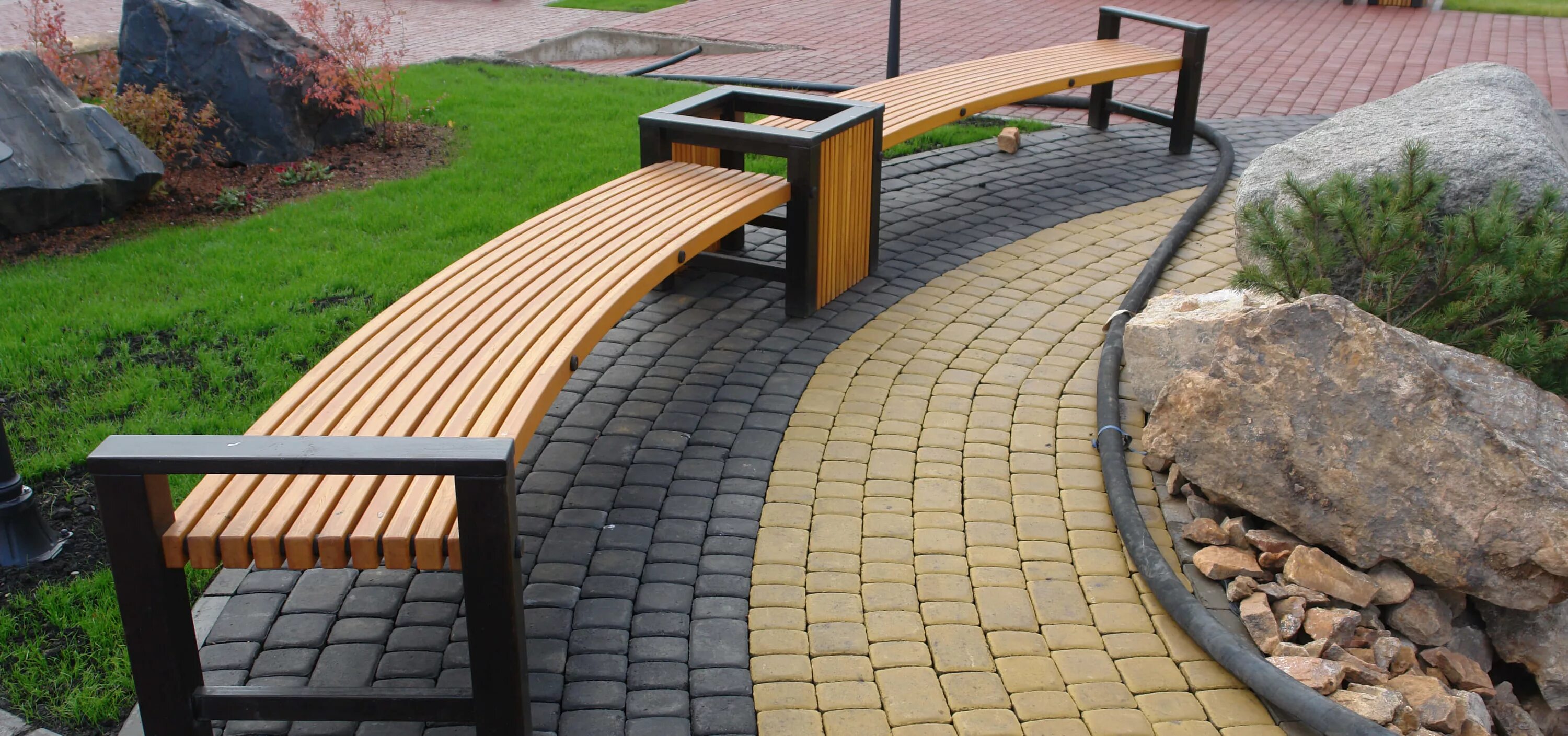 Деревянная качеля детская. Установка малых форм плакат. Ландшафт с беседкой. Сад баумана овальная беседка. Пергола матрикс.