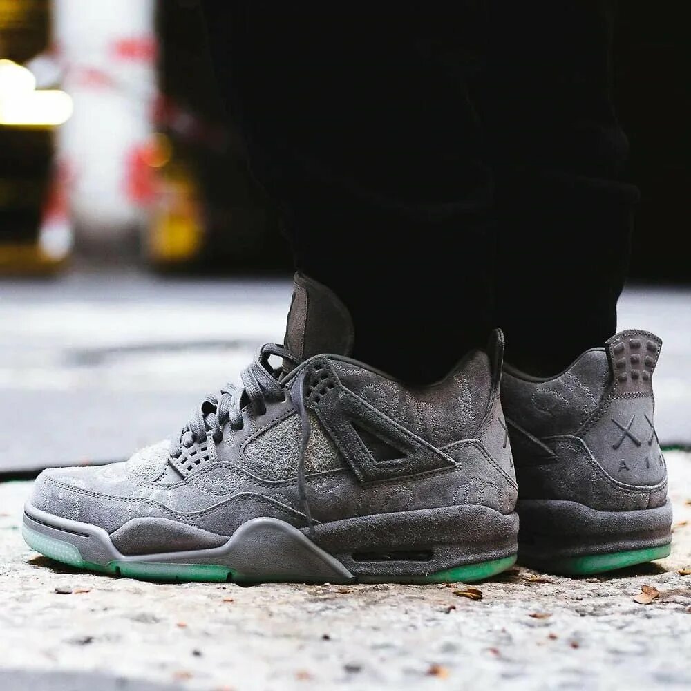 Nike kaws 4. Nike Air Jordan 4 KAWS. Nike Air Jordan 4 KAWS Grey. Air Jordan 4 Retro KAWS. Nike Air Jordan 4 Retro KAWS.