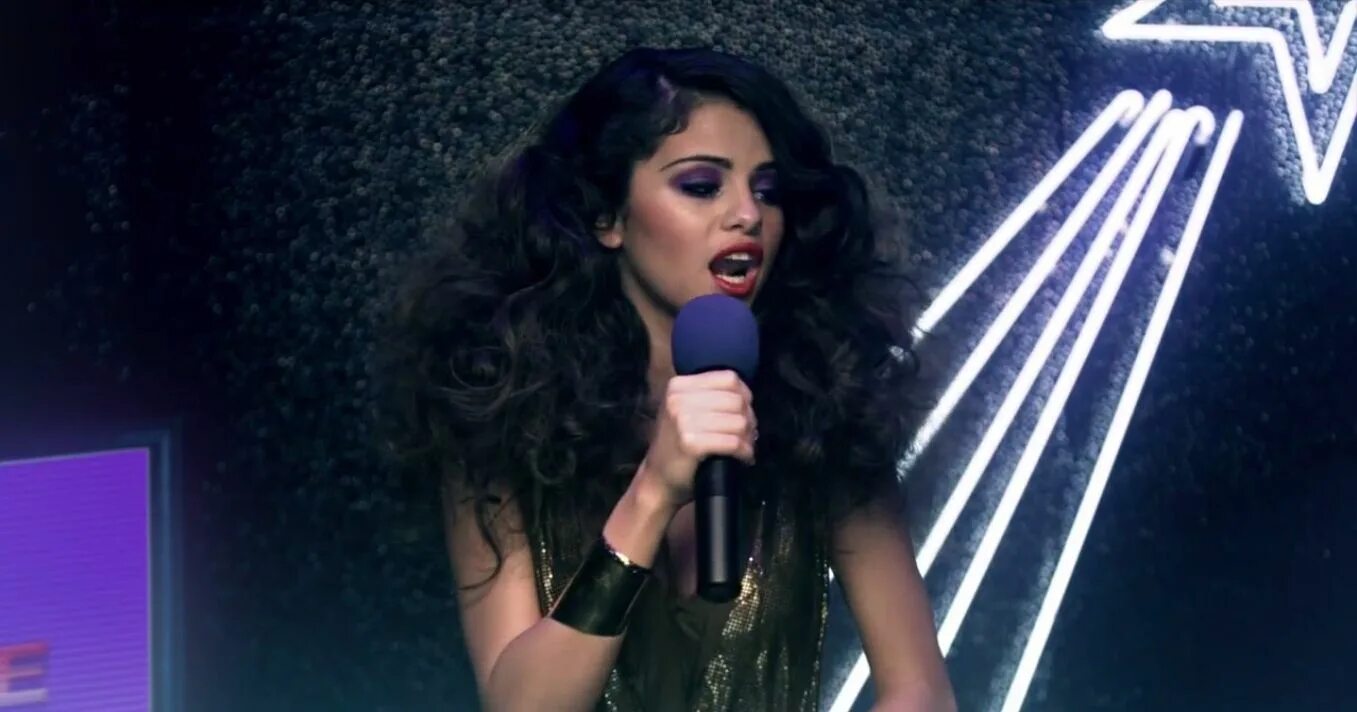 Песня хорошо кто исполняет. Selena Gomez like a Love Song Baby.