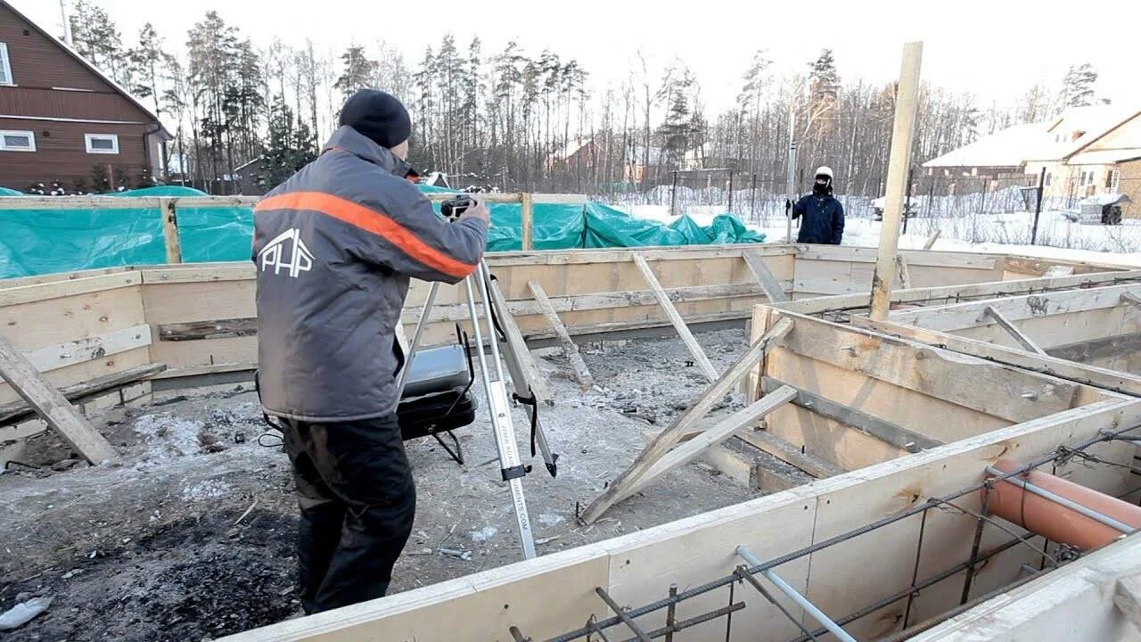 Можно ли бетон зимой. Бетонирование фундамента зимой. укладка бетона зимой. зимняя стройка фундамент. заливка бетона.