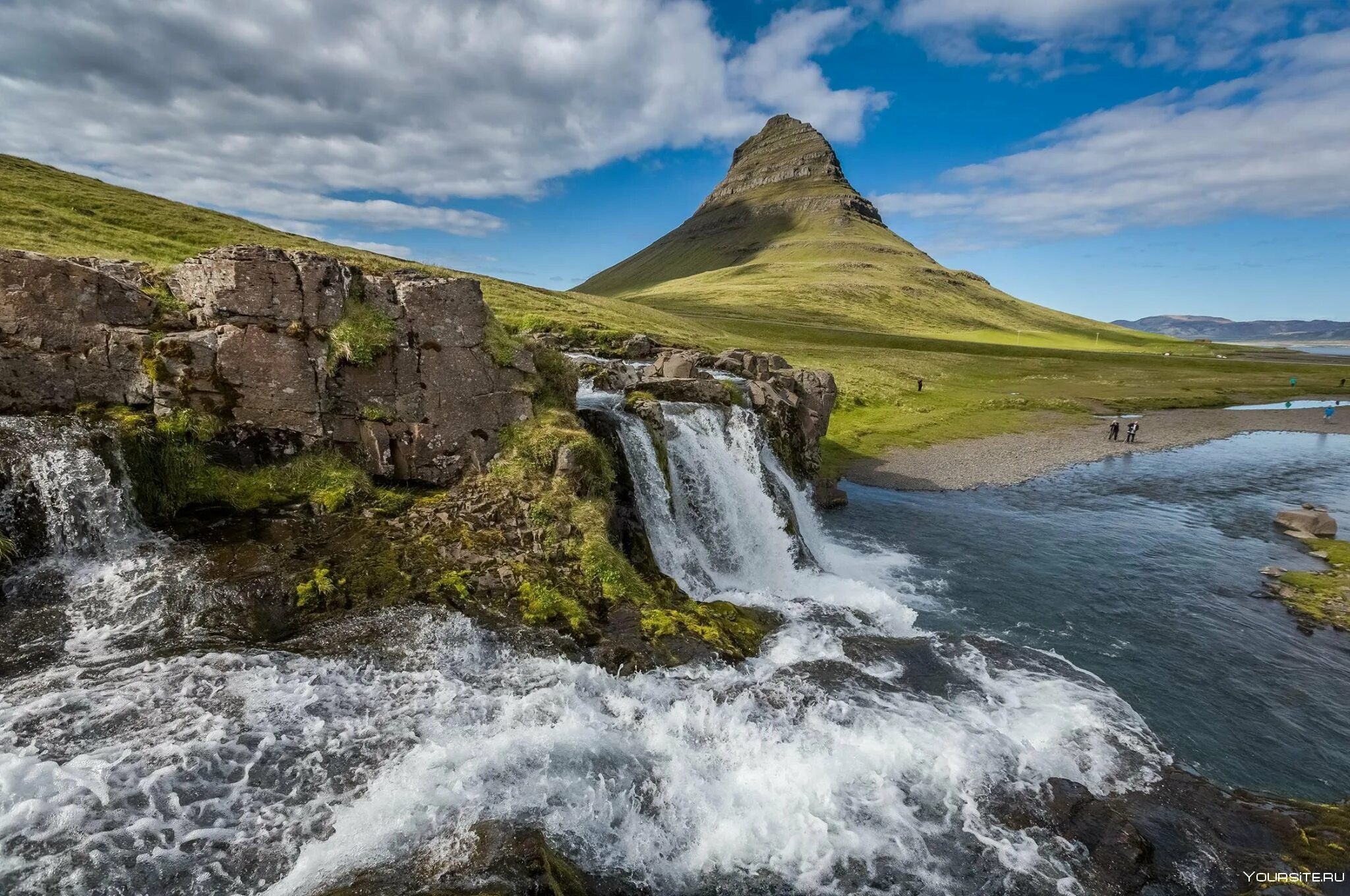 Исландия какая европа. Исландия Iceland. Рейкьявик Исландия горы. Киркьюфетль. Исландия Рейкьявик фото.