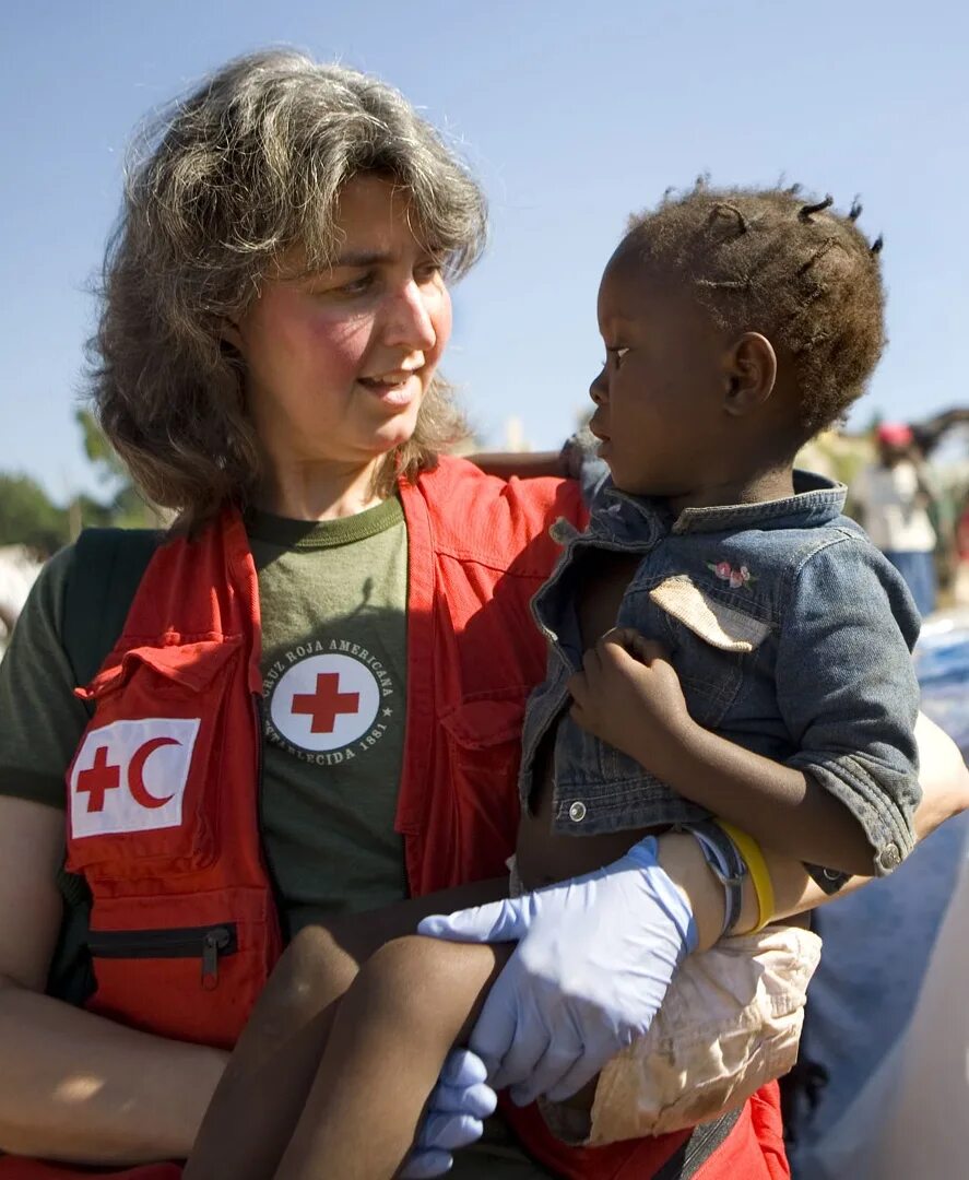Дети красного креста. Волонтерство в Африке. Красный крест в Африке. Помощь Африке.