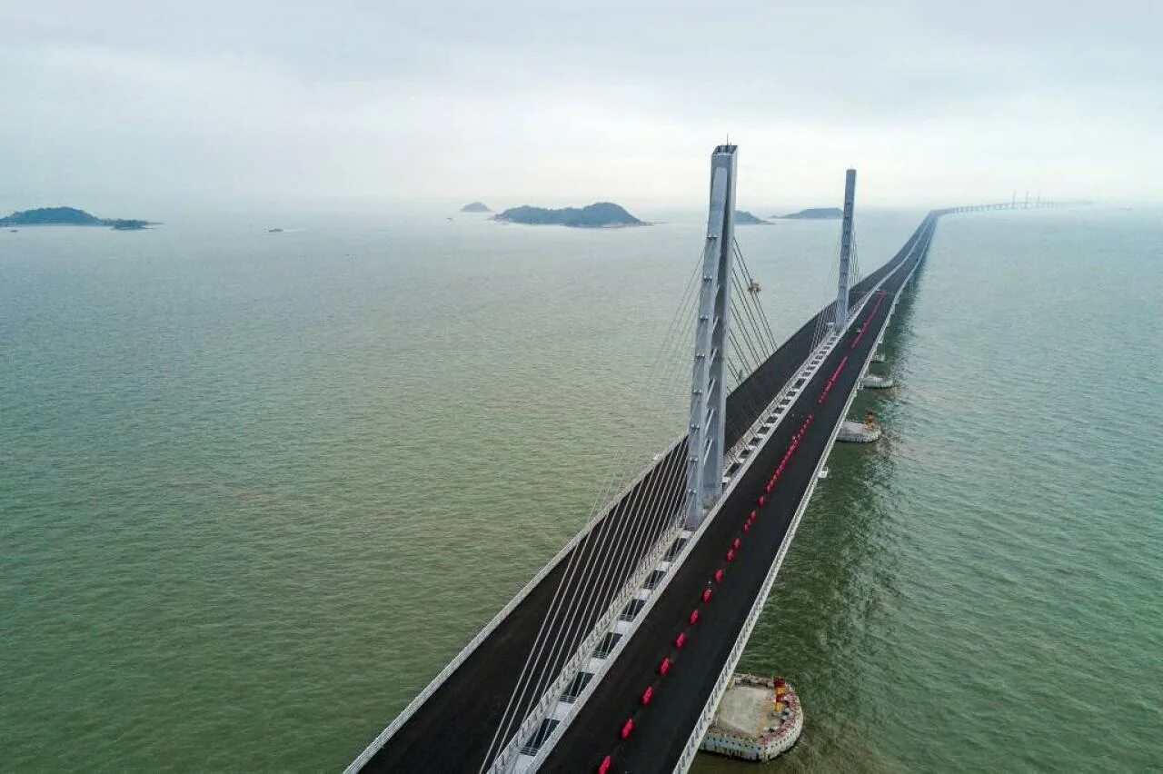 Какой длины мост. Морской мост Гонконг–Чжухай–Макао. Мост Гонконг - Чжухай - Макао. Даньян-Куньшаньский виадук Китай. Самый длинный мост в Китае 55 км.