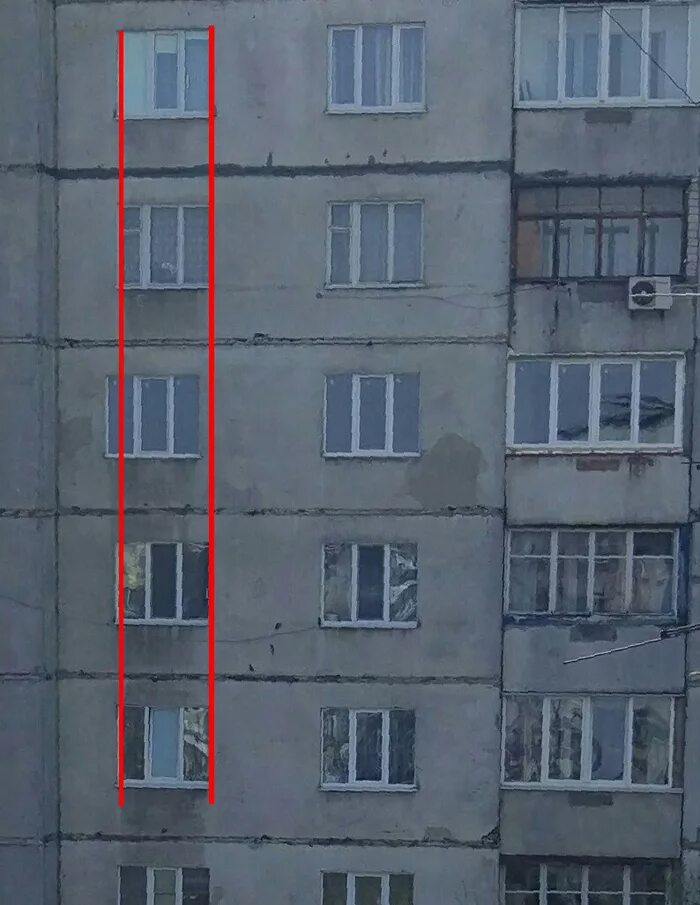 Почему холодно в панельном доме. Панельный дом. кривой панельный дом. панельный дом пятиэтажка. окно в панельном доме.