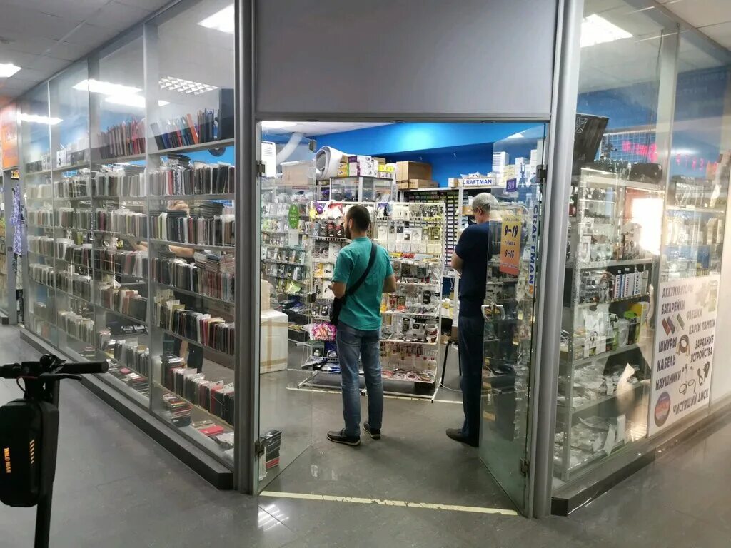 теле2 витрины для смартфонов. торговый центр атлас белгород. ремонт сотовых белгород. магазин запчастей для сотовых телефонов. ремонт телефонов реклама.