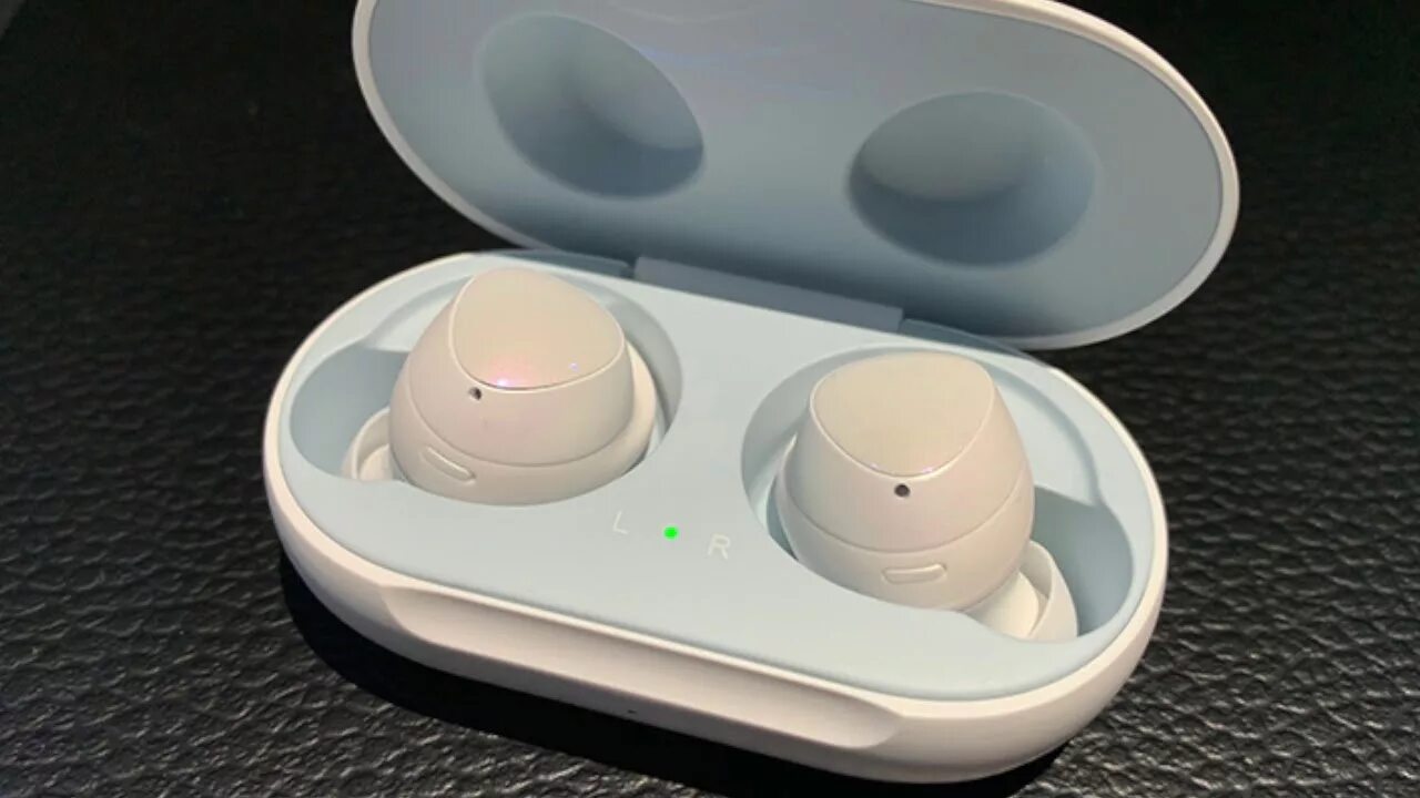 Samsung buds беспроводные купить. Samsung Galaxy Buds 2023. Наушники Galaxy Buds 2019. Samsung Galaxy Buds 1. Наушники самсунг беспроводные 2023.