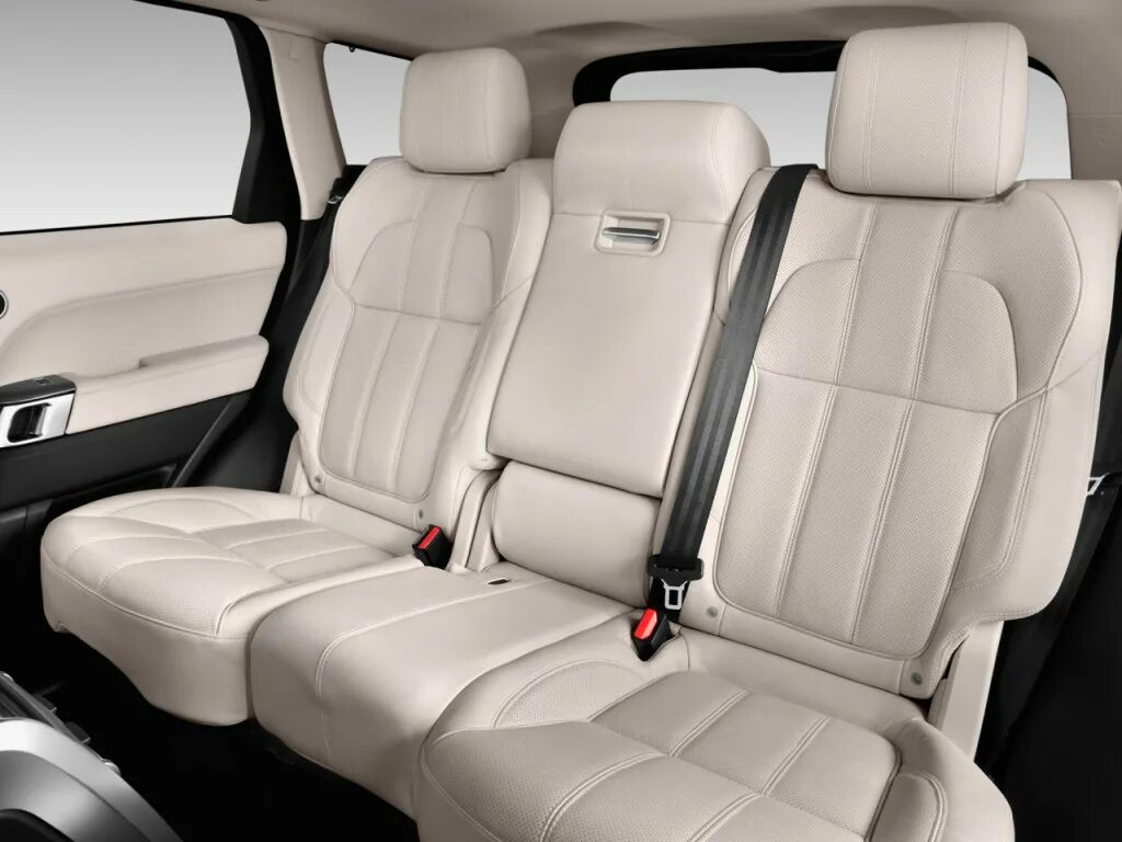 Сиденья рендж ровер спорт. Range Rover Sport салон сзади. Range Rover Sport задний ряд. Range Rover Sport 2015 салон сзади. Рендж Ровер спорт салон сзади.