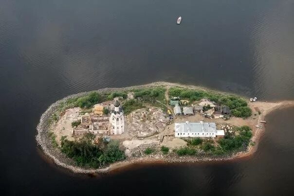 Где остров огненный. Спасо-каменный монастырь монастырь. Спасо-каменный монастырь Вологодская область.
