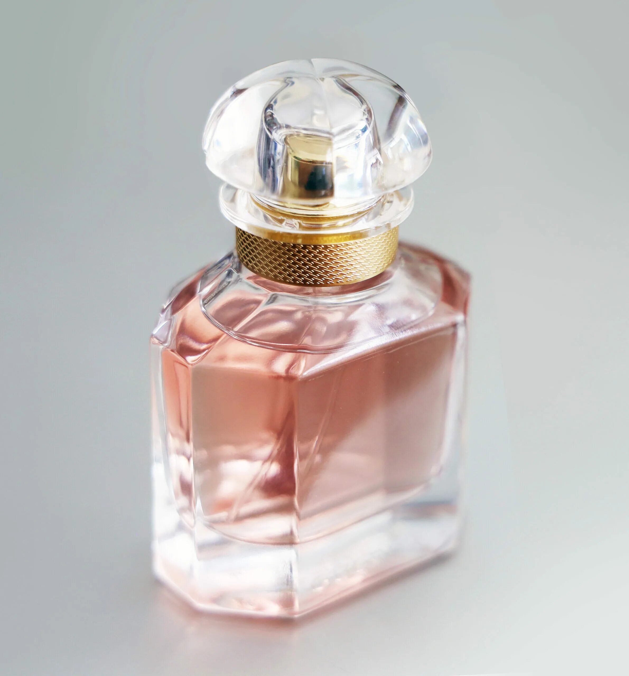 Духи эйфелева башня. Elegance парфюм стиль. Tender rose духи. Ароматы франции. French fragrance.