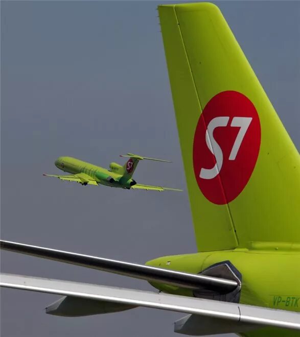 Зелёный самолёт s7. Самолёты авиакомпании s7 Airlines. Самолет Сибирь s7. S7 н. S7 airlines сибирь