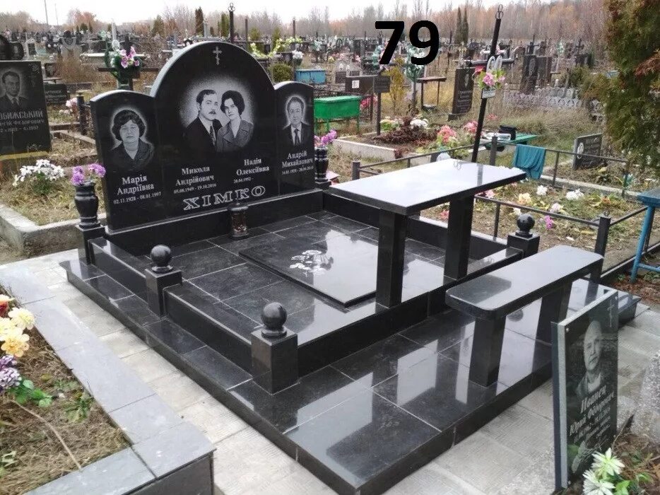 ермис памятник 111с. янцевский гранит. семейные памятники из гранита. семейные памятники на могилу. памятник семейный гранит.