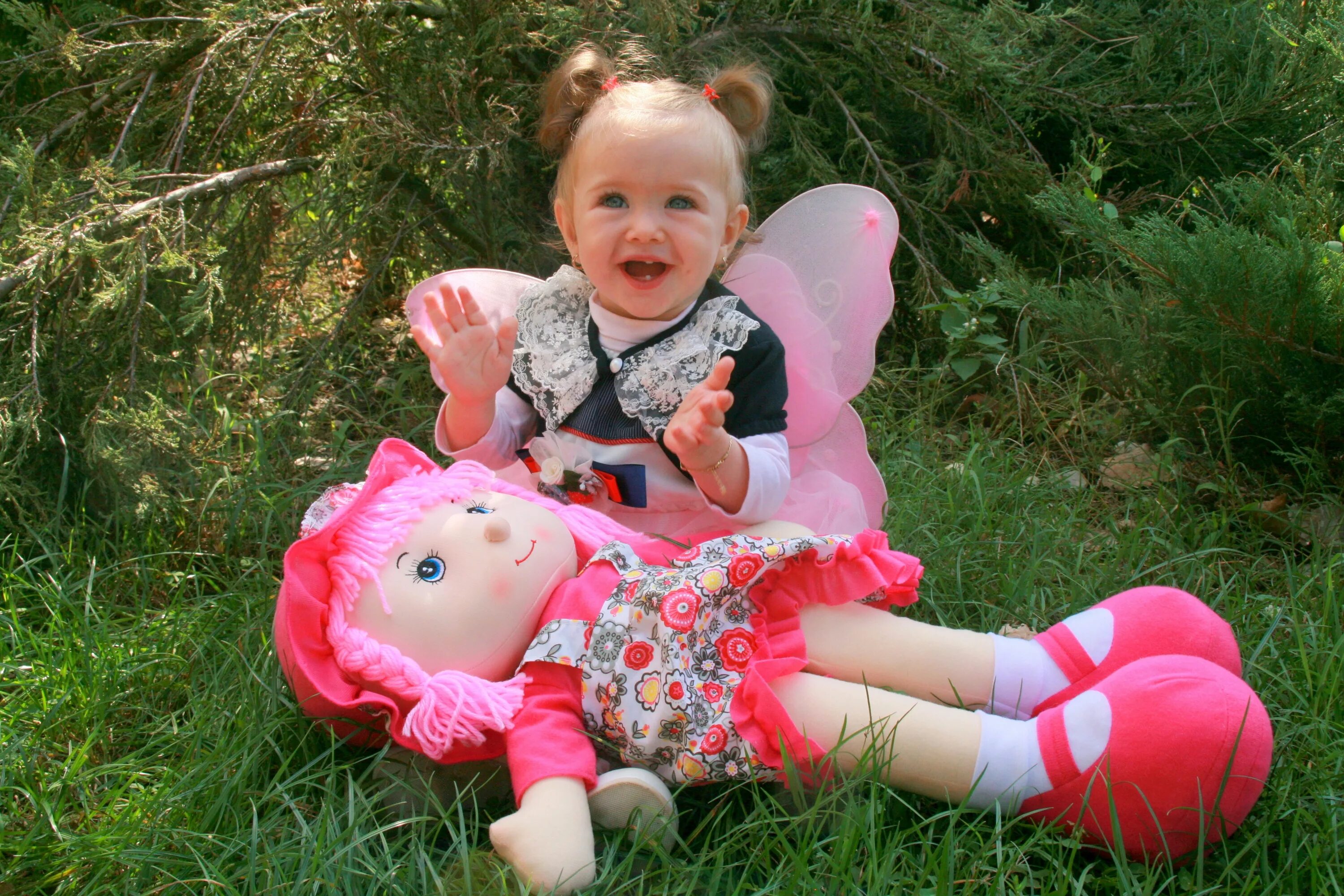 Игрушки меняются. Розовая кукла. The biggest куклы. Кукла "big hug". Ребенок кукла и пирамида.