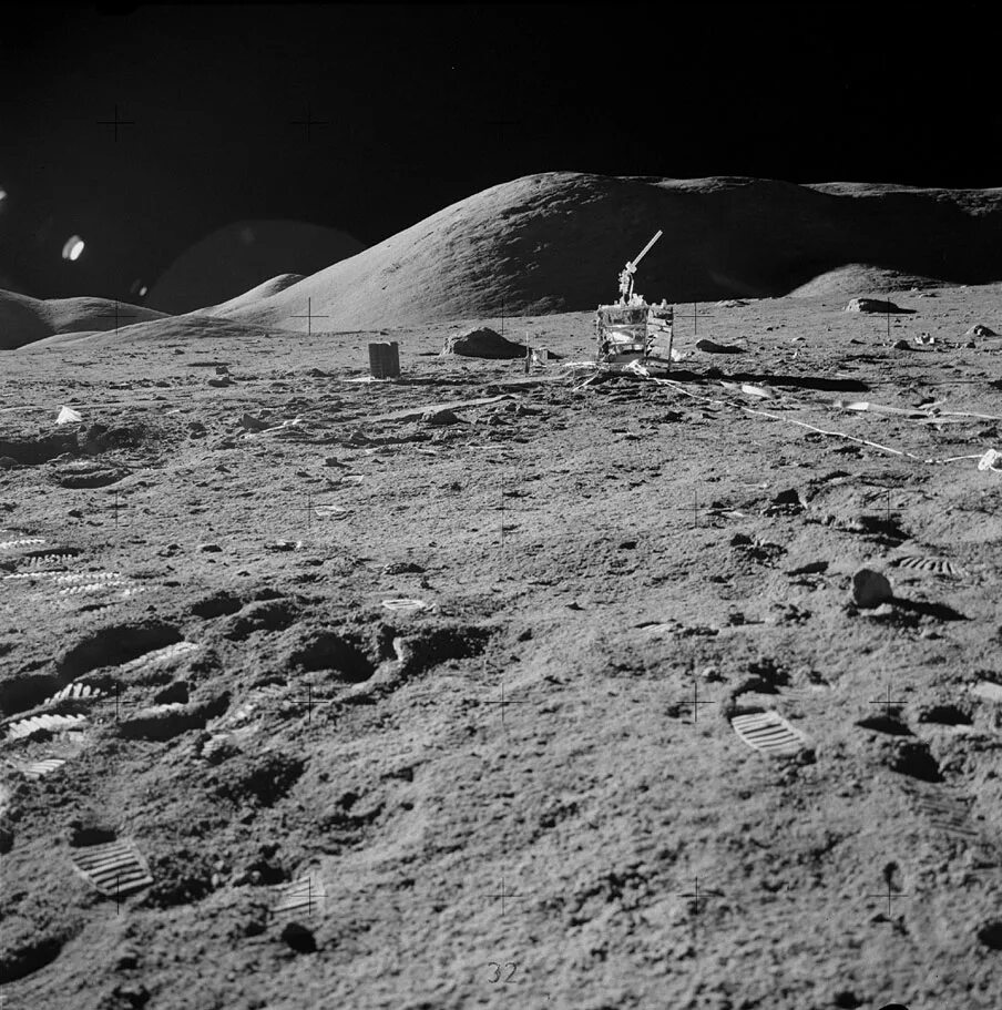 Покажи дом на луне. Снимки поверхности Луны. Поверхность Луны НАСА. Поверхность Луны реальные снимки. Снимки НАСА Аполлон.