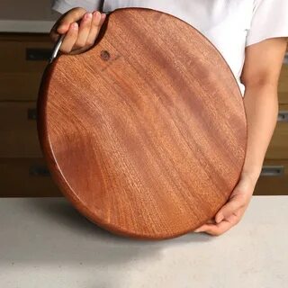 Круглая разделочная доска из дерева