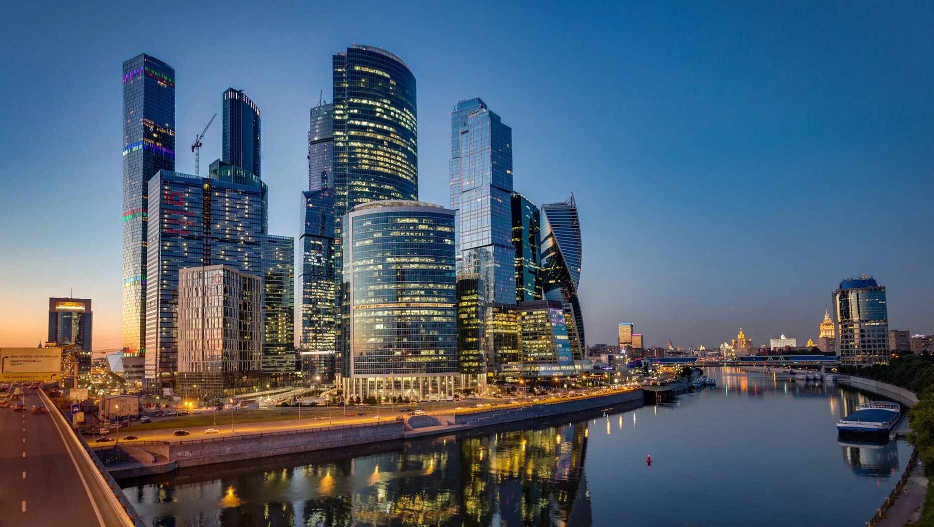 Москва сити описание. Английский в москва сити. Английский в москва сити. Москоу сити небоскребы. Достопримечательности мрсквына английском.