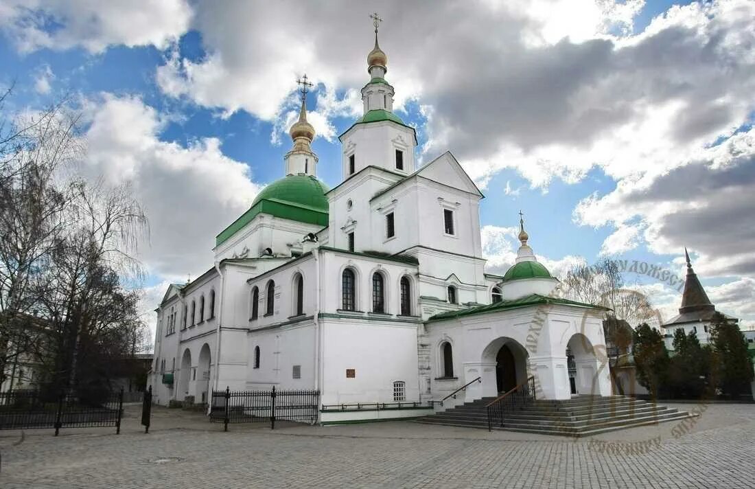 Свято-Даниловский монастырь в Москве. Покровский храм Данилова монастыря в Москве. Данилов монастырь в Москве. Покровский храм в Даниловском монастыре. Сайт свято даниловского монастыря в москве