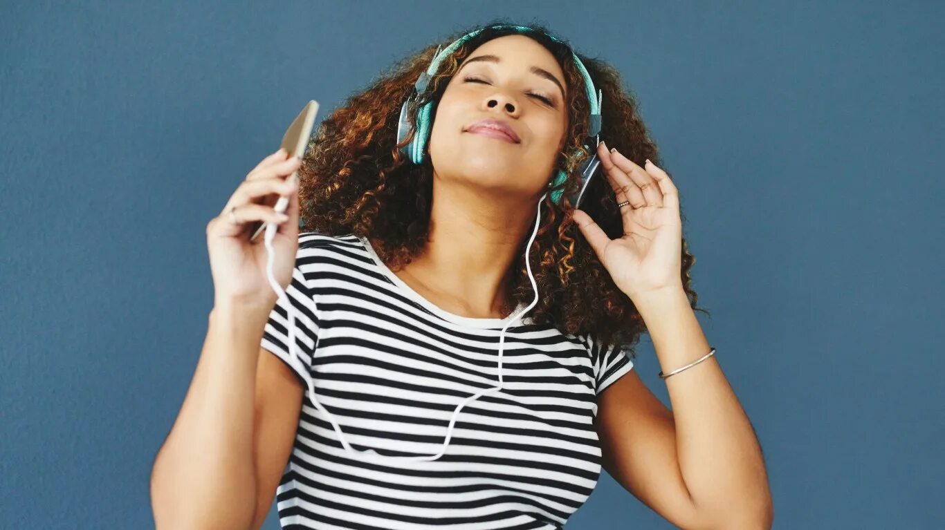 Like listening to. Listening to Music. Певица listen. Спотифай девушка. He is Listening to Music.