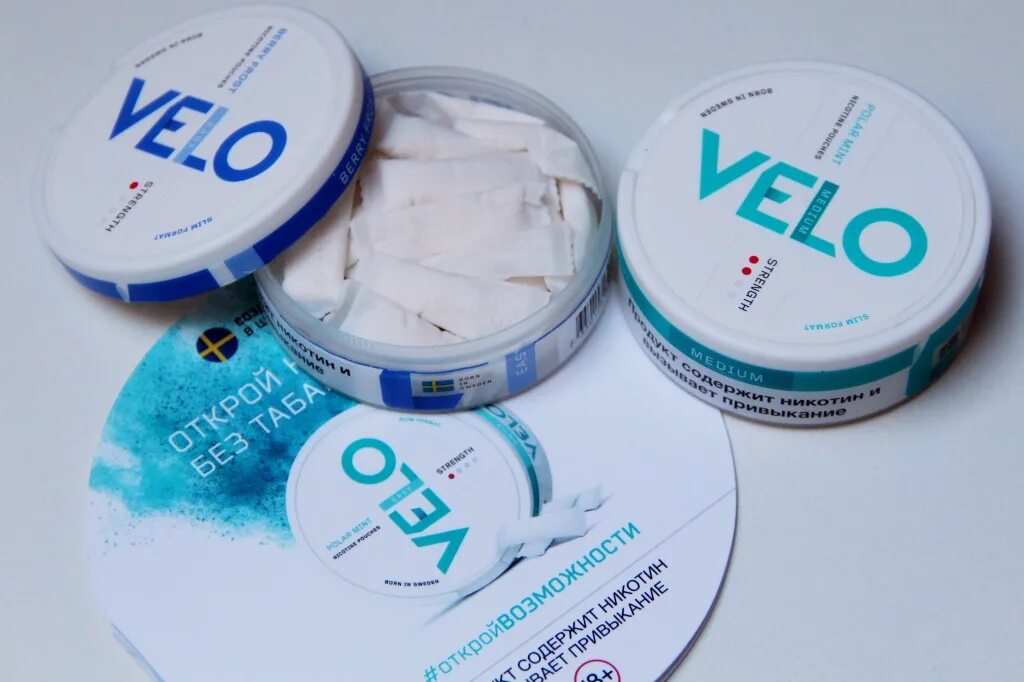 Loop никотиновые полоски. Снюс vello. Никотиновые паучи velo. Velo Freeze снюс. Velo 4 снюс.