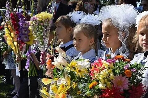 Интересное выступление первоклассников на линейке 1 сентября
