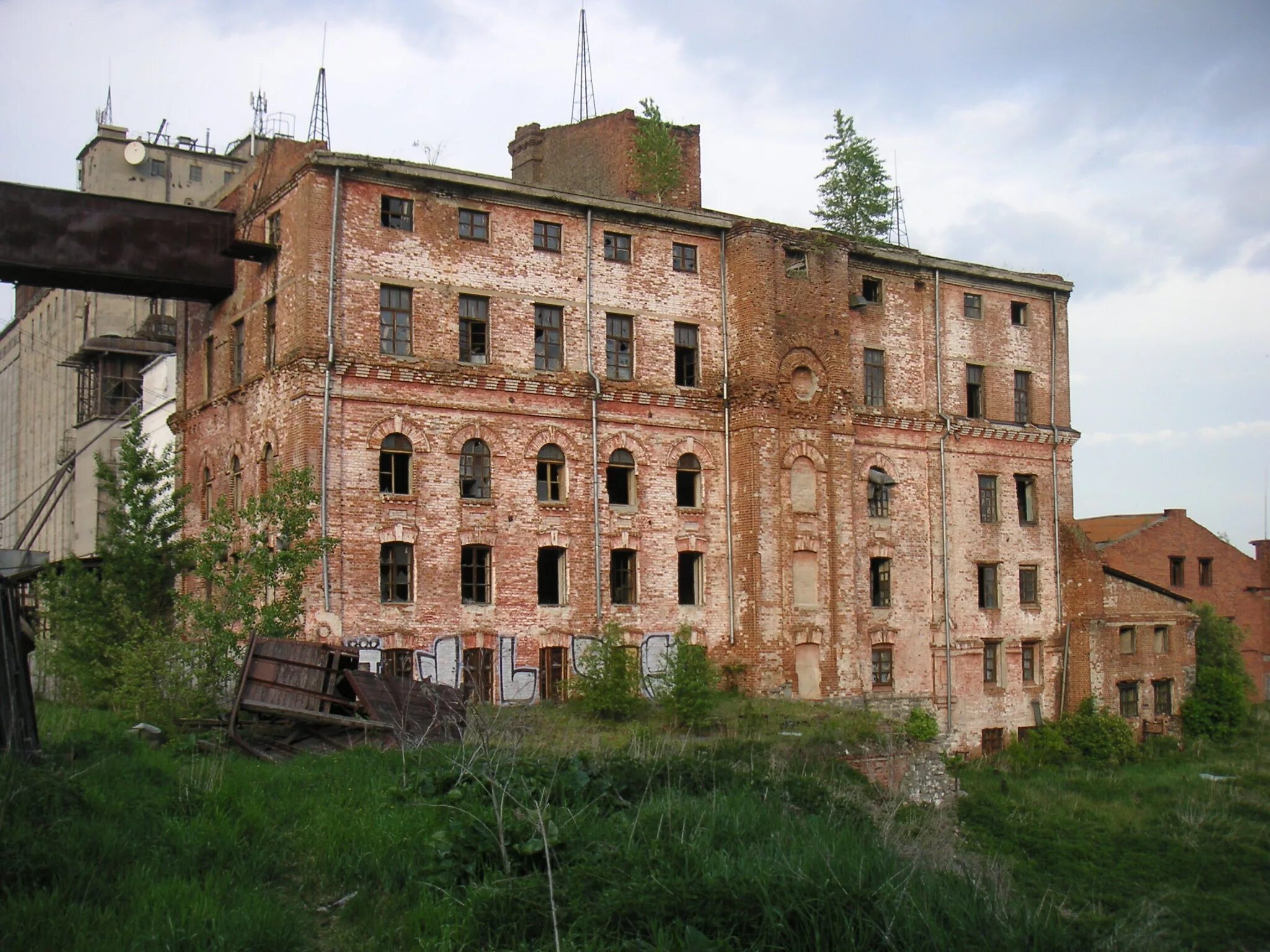 Заброшки саратова. Мельница Ставрополь заброшка. Элеватор Саратов заброшка. Саратов мельница эвилон заброшка. Хелл Энгельс заброшка.