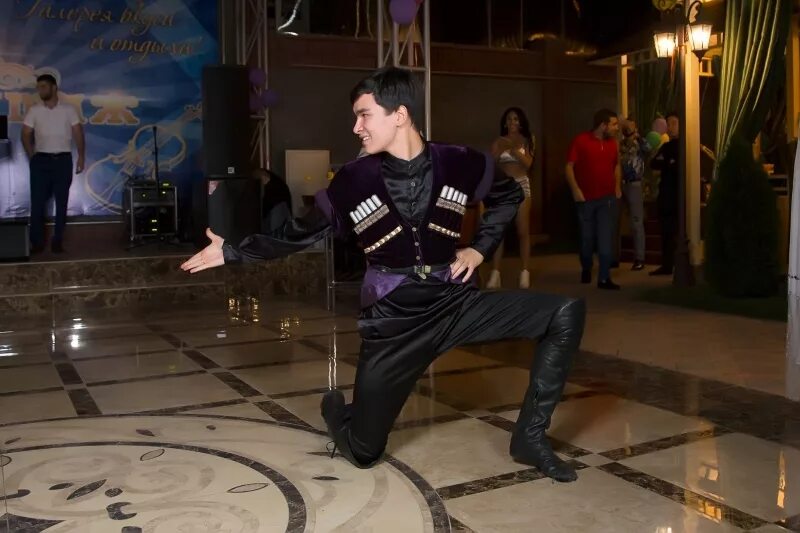 Лезгинка зажигательная дагестанская. Лезгинка зажигательная дагестанская. Дагестанская свадьба лезгинка. Хорошую зажигательную лезгинку. Хорошую зажигательную лезгинку.